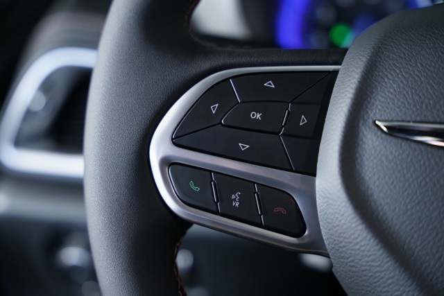 2026 Chrysler Pacifica Pinnacle photo 4