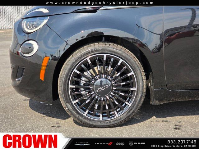 2025 Fiat 500e La Prima photo 9