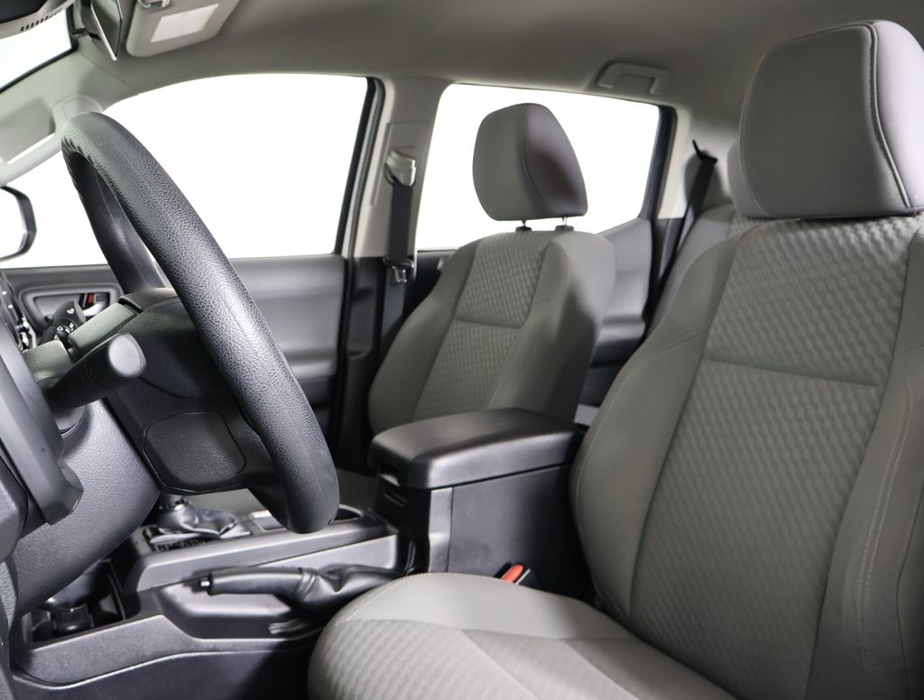 2021 Toyota Tacoma SR5 photo 8