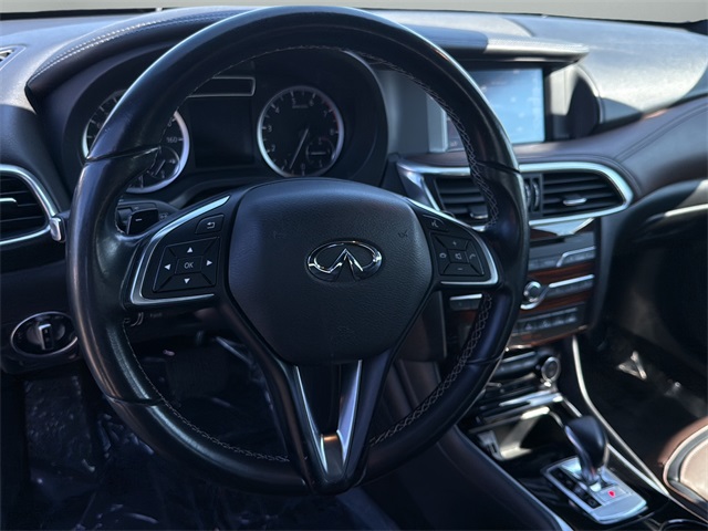 2018 Infiniti QX30 Premium photo 16