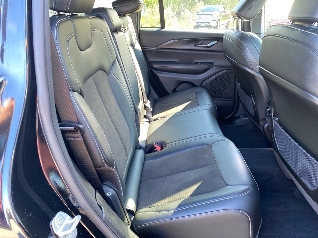 2023 Jeep Grand Cherokee Altitude photo 23