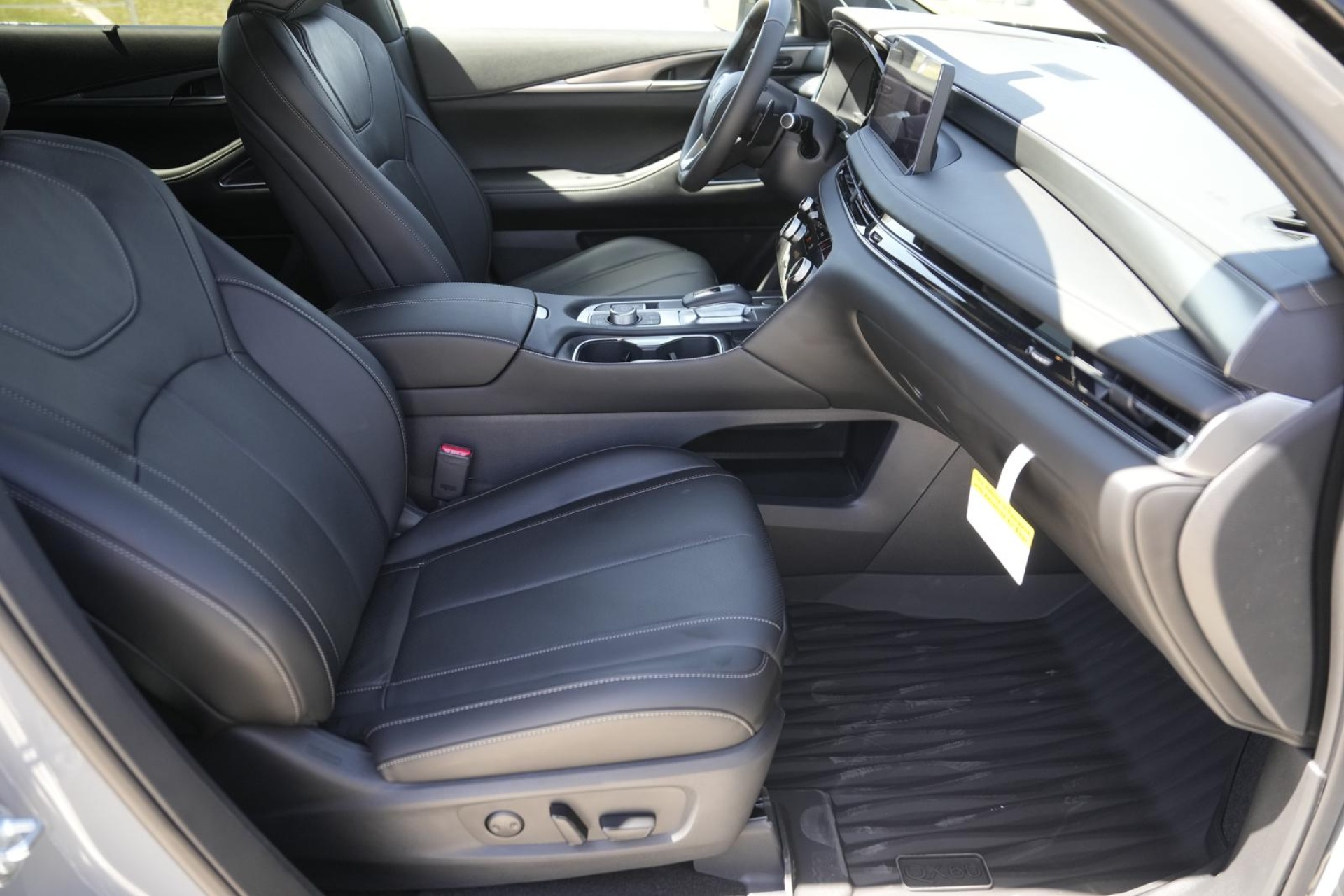 2025 Infiniti QX60 Luxe AWD photo 2