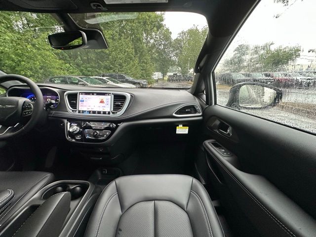 2026 Chrysler Pacifica photo 29