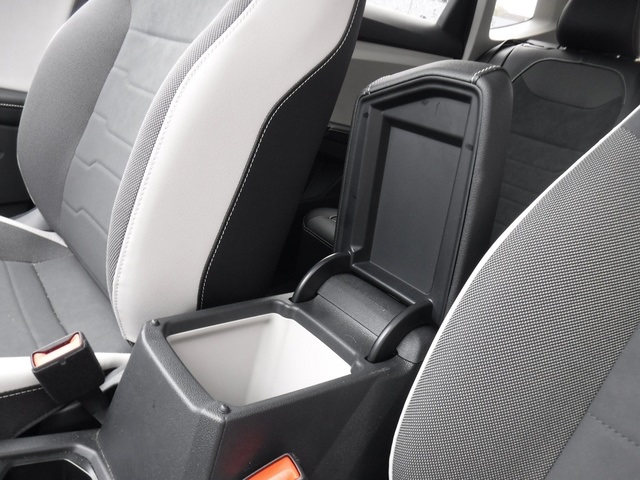 2025 Volkswagen Taos SE photo 14