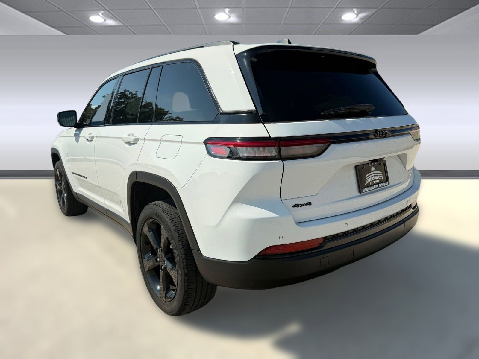 2023 Jeep Grand Cherokee Altitude photo 2