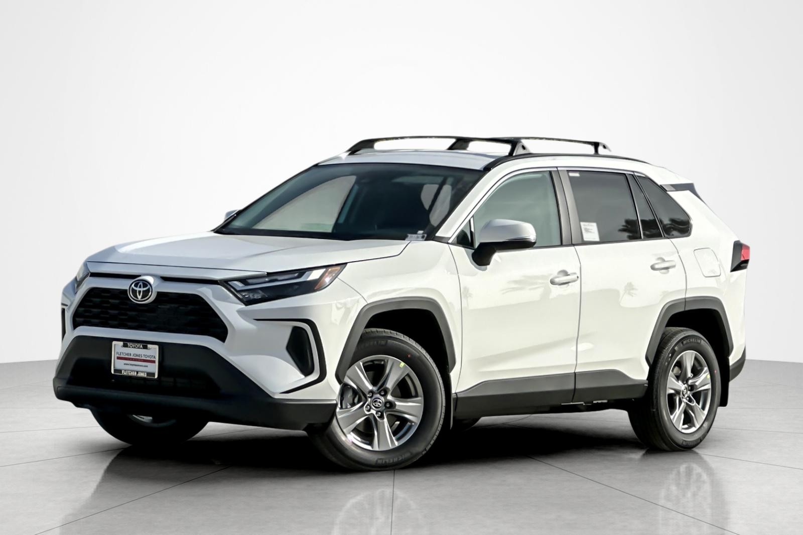 2025 Toyota RAV4 XLE's photo