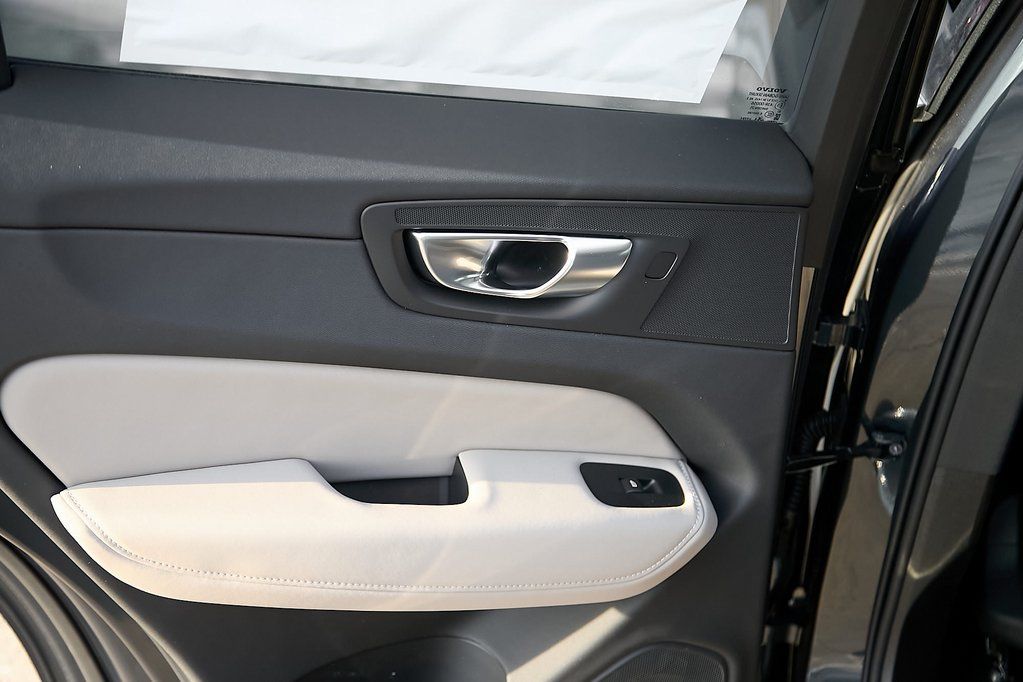 2026 VOLVO XC60 - Image 18