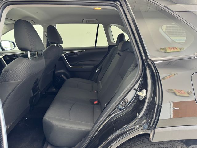 2021 Toyota RAV4 LE photo 19