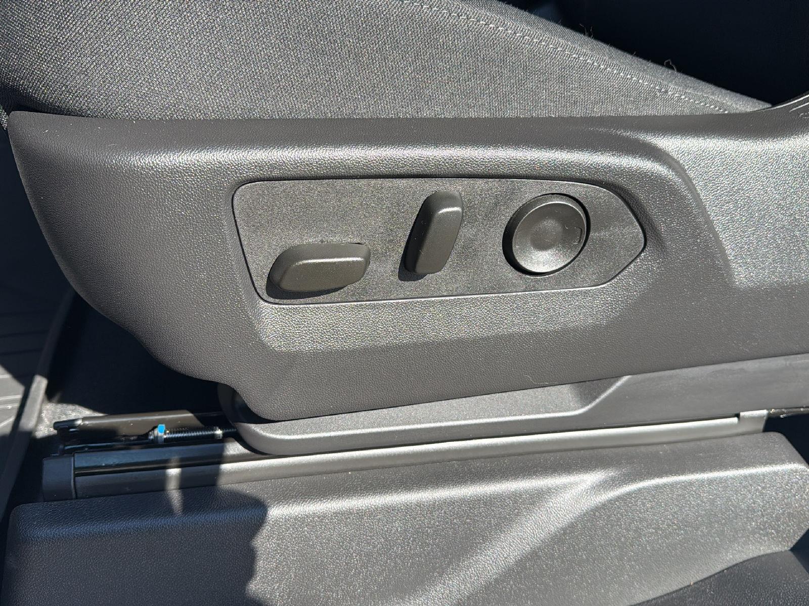 2025 Chevrolet Silverado 3500HD LT photo 7