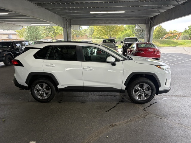 2023 Toyota RAV4 Hybrid XLE photo 4