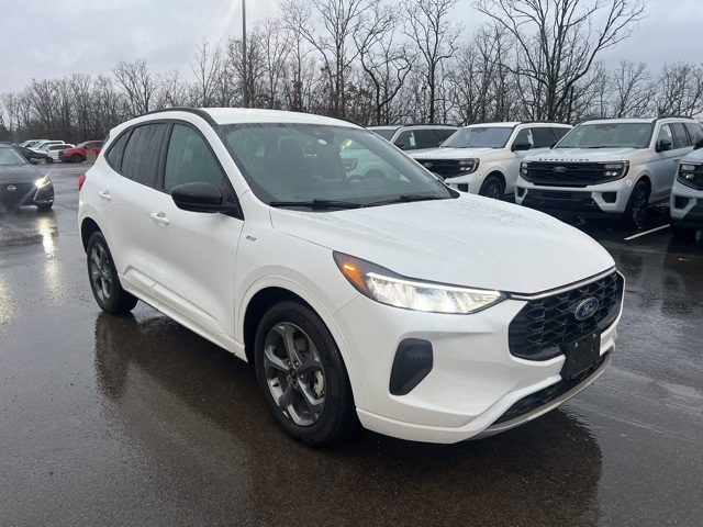2023 Ford Escape Hybrid ST-Line photo 4
