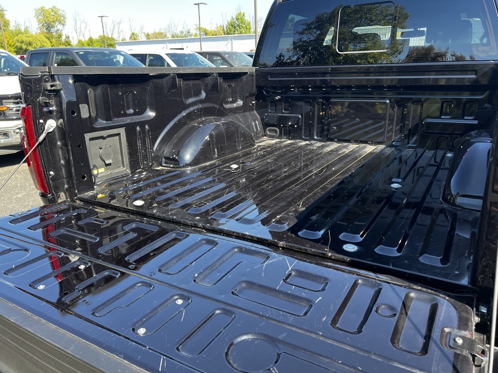 2025 Ford F-150 XLT photo 14