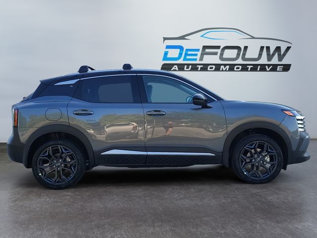 2026 Nissan Kicks SR photo 2