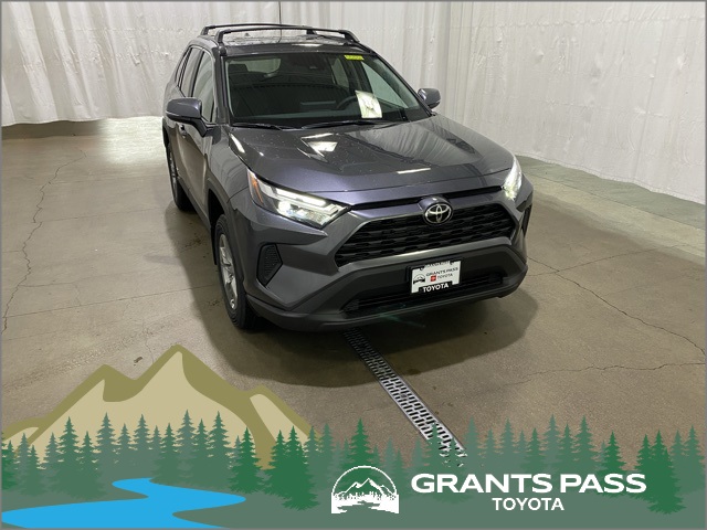 2025 Toyota RAV4 XLE's photo