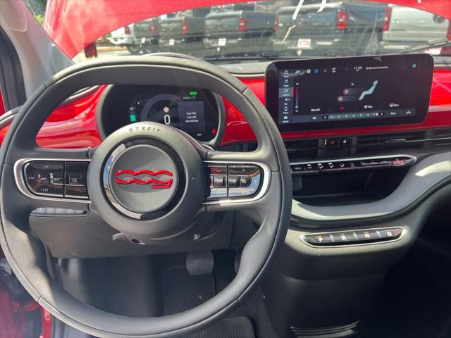 2024 Fiat 500e Red photo 8