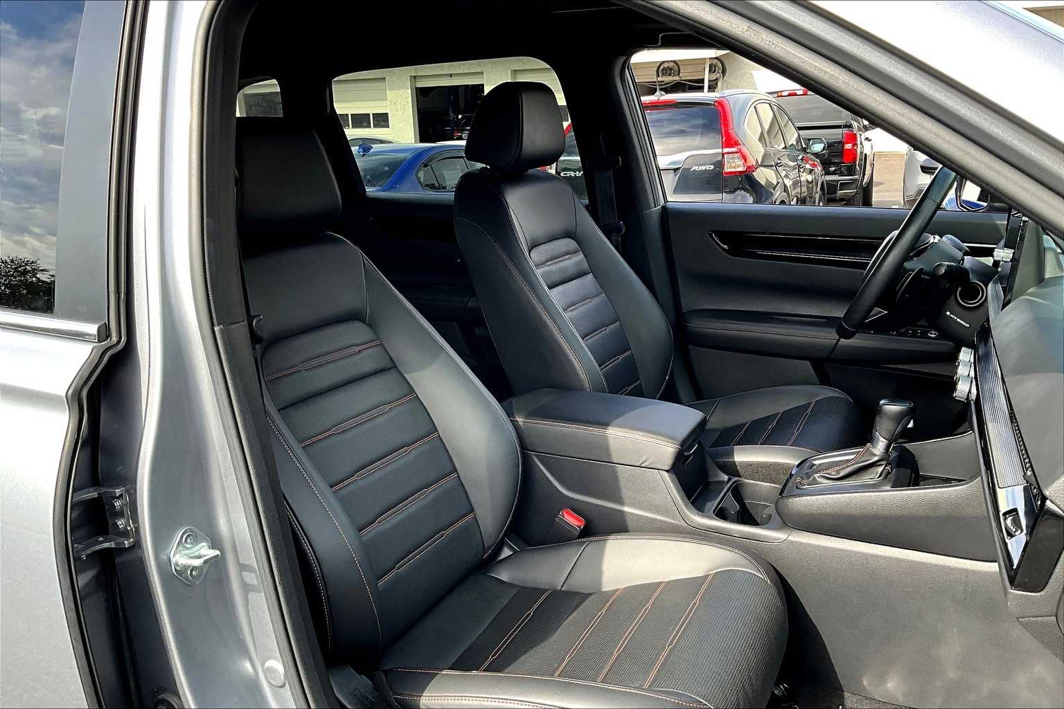 2023 Honda CR-V Hybrid Sport Touring photo 8