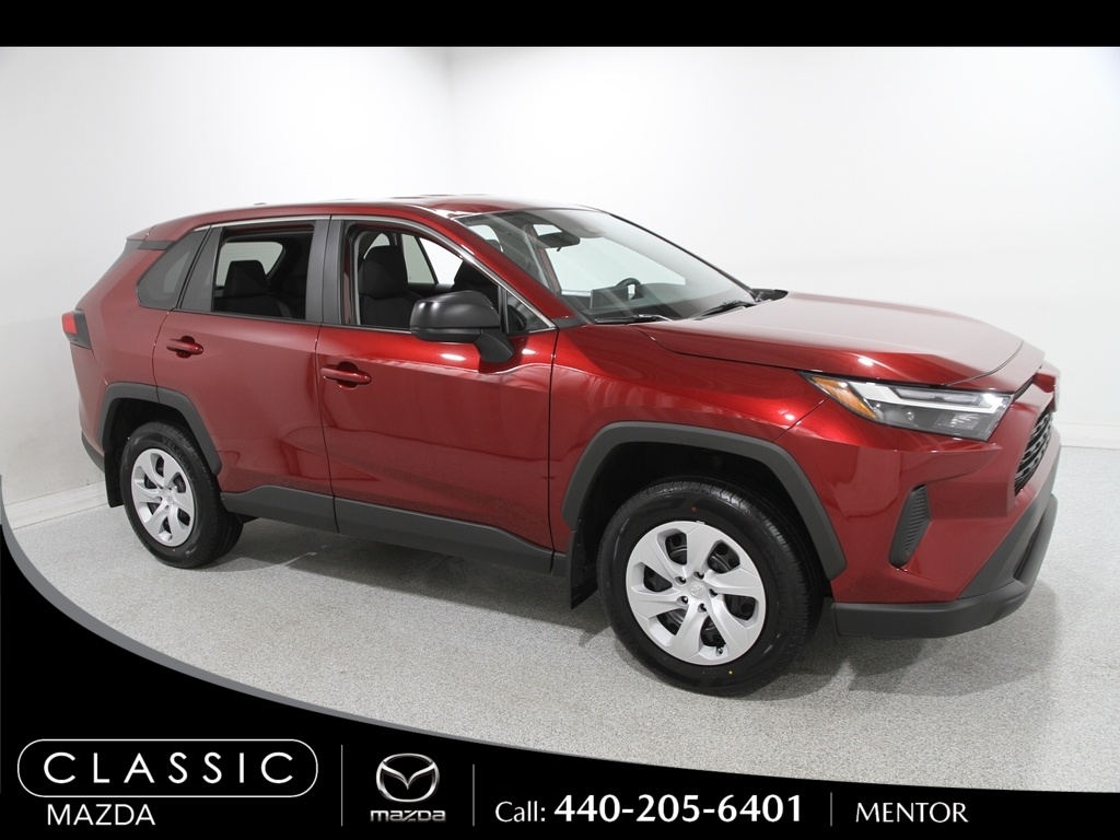 2023 Toyota RAV4 LE's photo