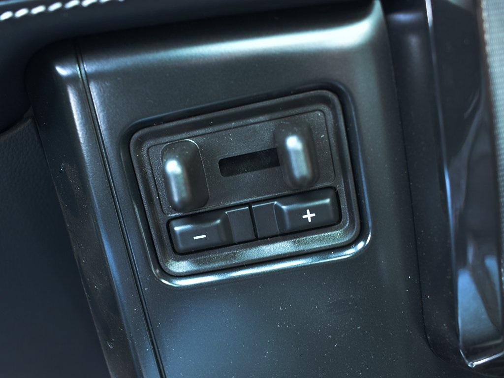 2025 Ford F-150 Lightning Platinum photo 26