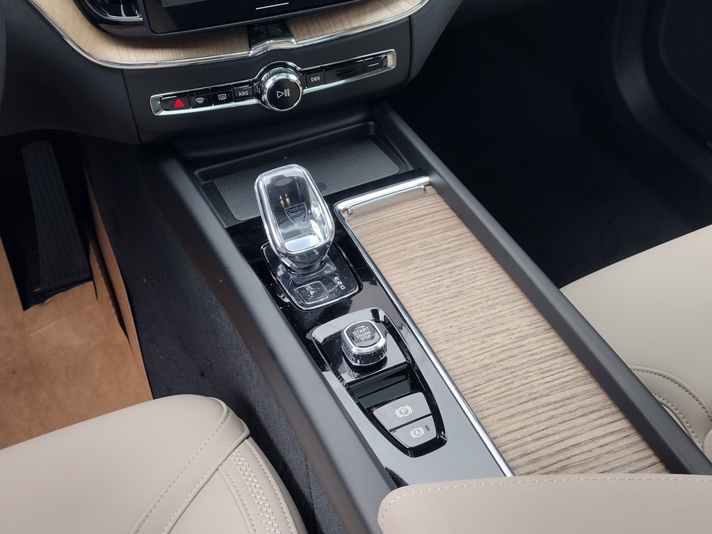 2026 VOLVO XC60 - Image 26