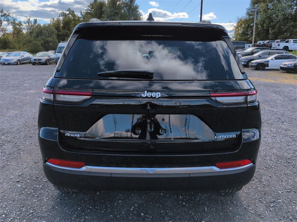 2025 Jeep Grand Cherokee Limited photo 3