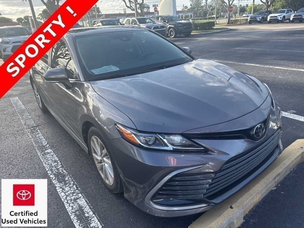 2023 Toyota Camry LE's photo