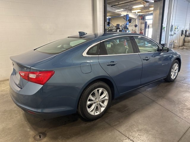2025 Chevrolet Malibu 1LT photo 2