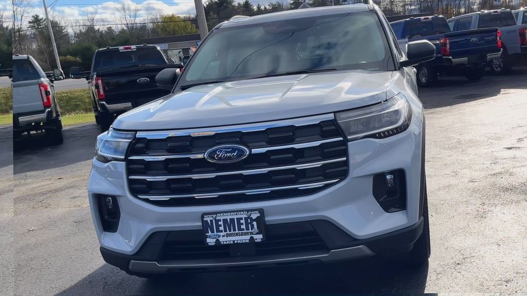2026 Ford Explorer photo 3