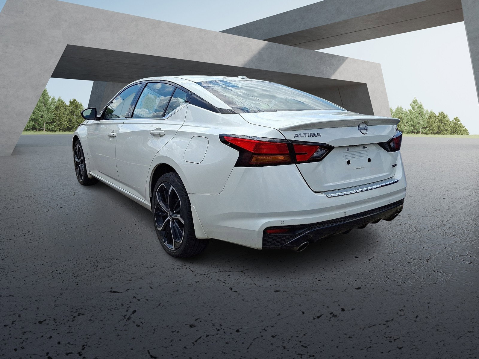 2023 Nissan Altima 2.5 SR photo 2