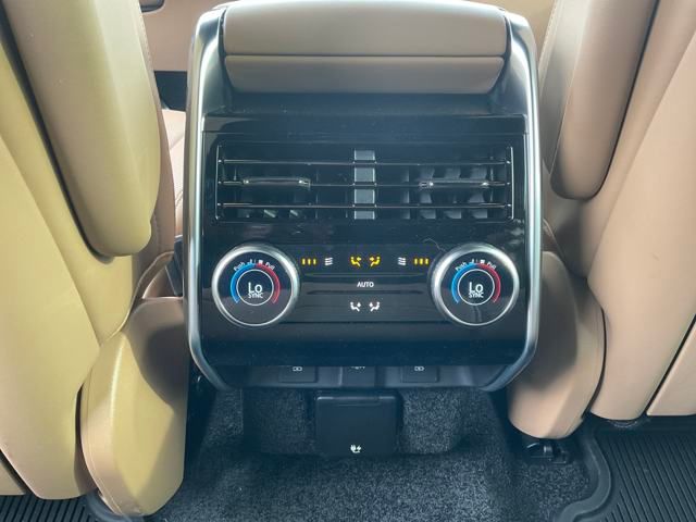 2025 Land Rover Range Rover SE photo 14