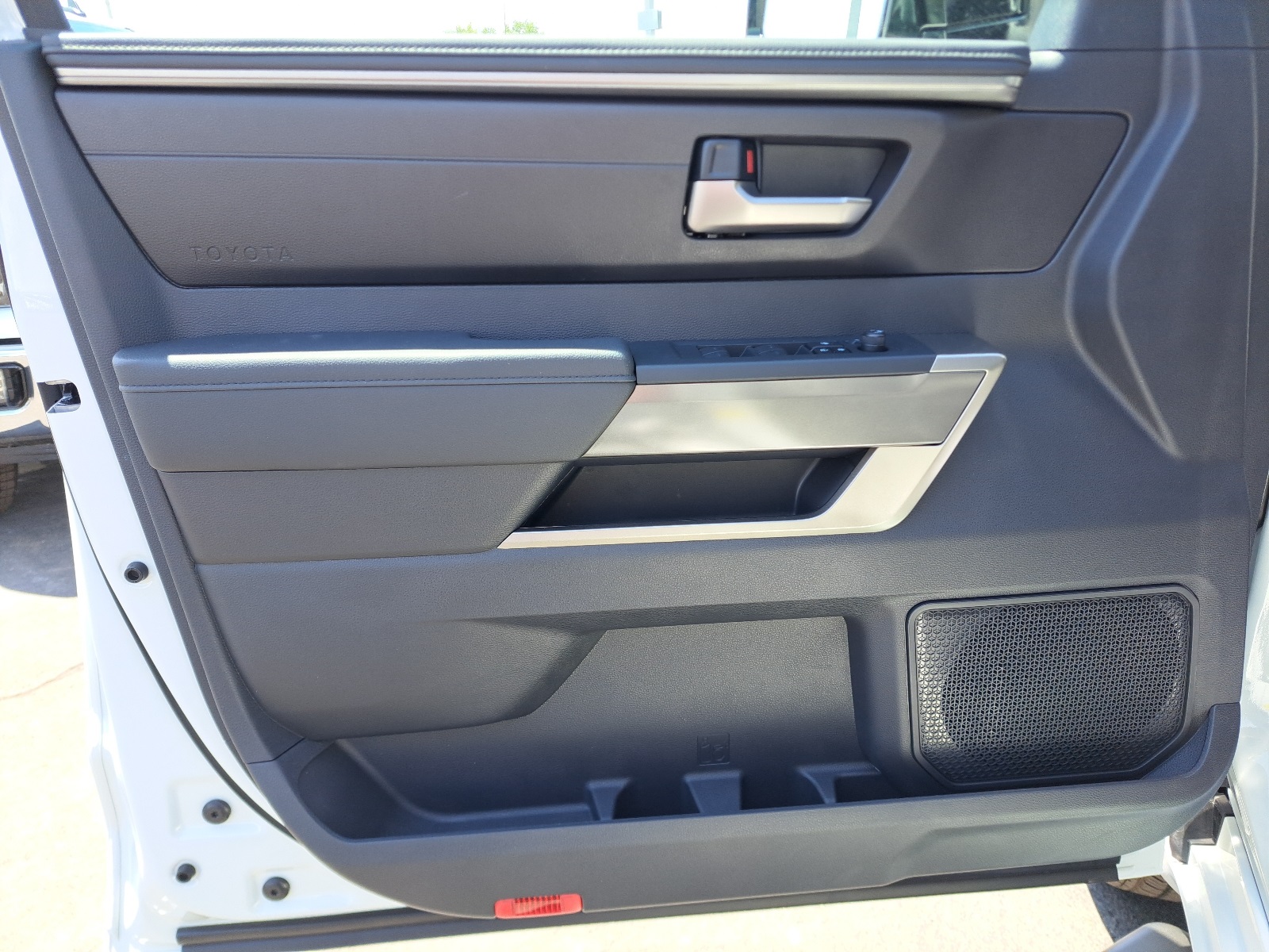 2025 Toyota Tundra SR5 CrewMax photo 14