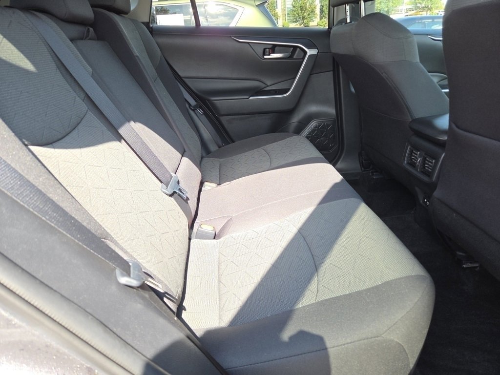 2021 Toyota RAV4 XLE photo 4