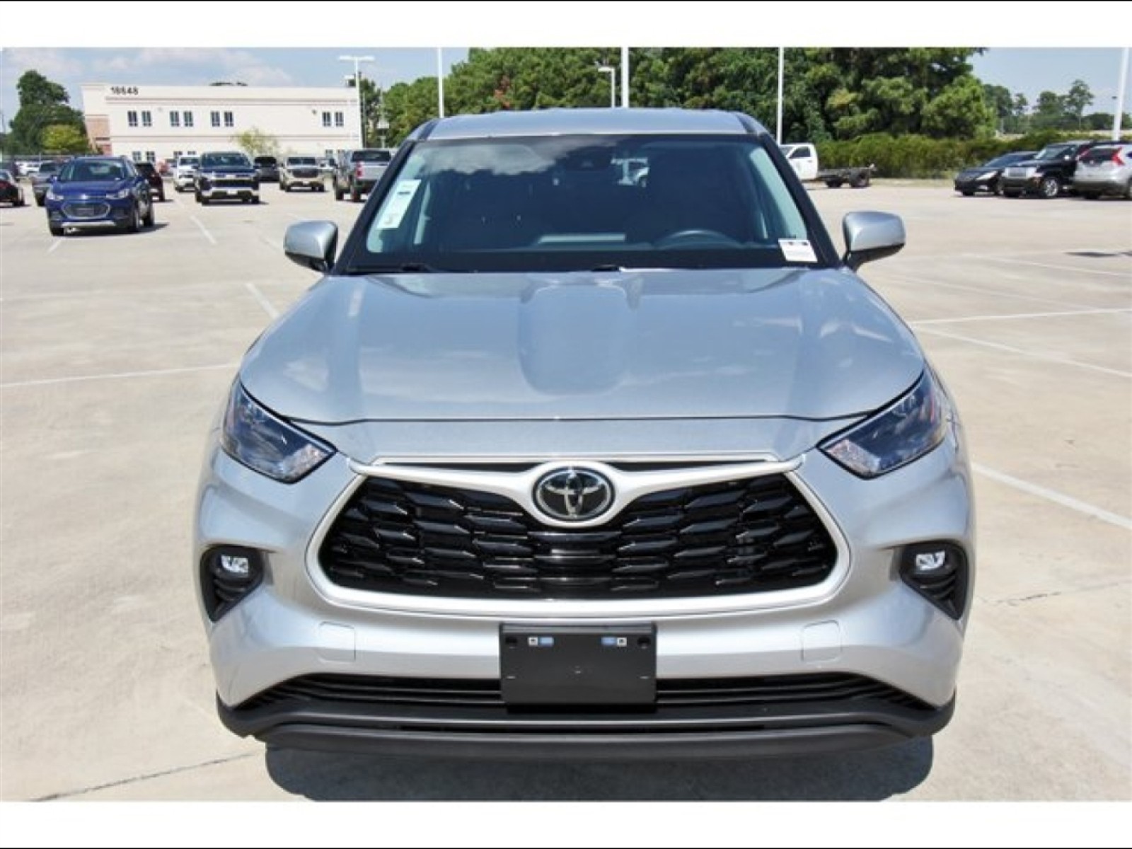 2024 Toyota Highlander LE - 8