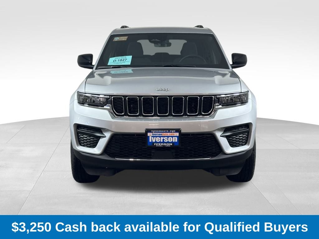 2025 Jeep Grand Cherokee Laredo photo 2