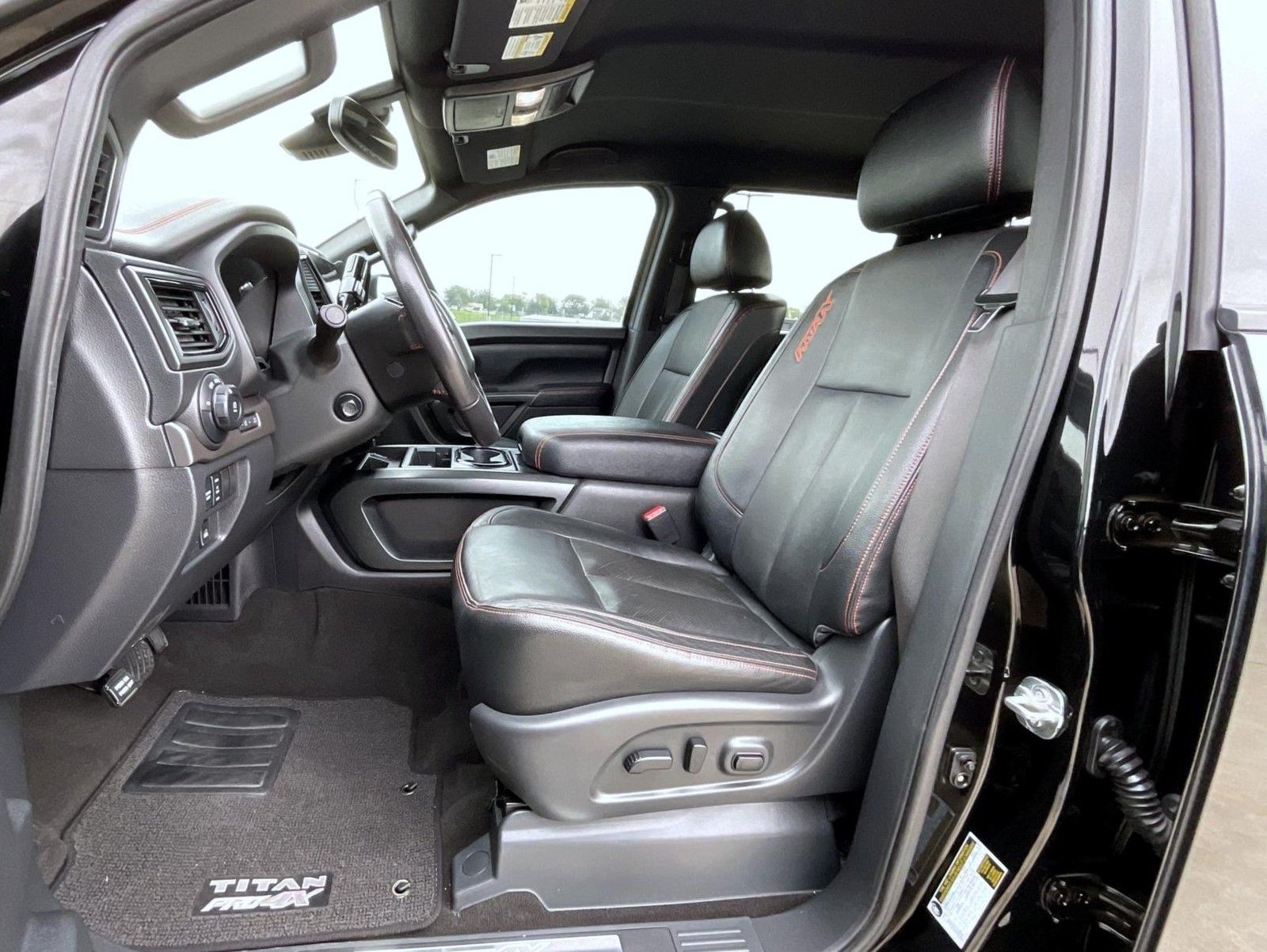 2020 Nissan Titan PRO-4X photo 10