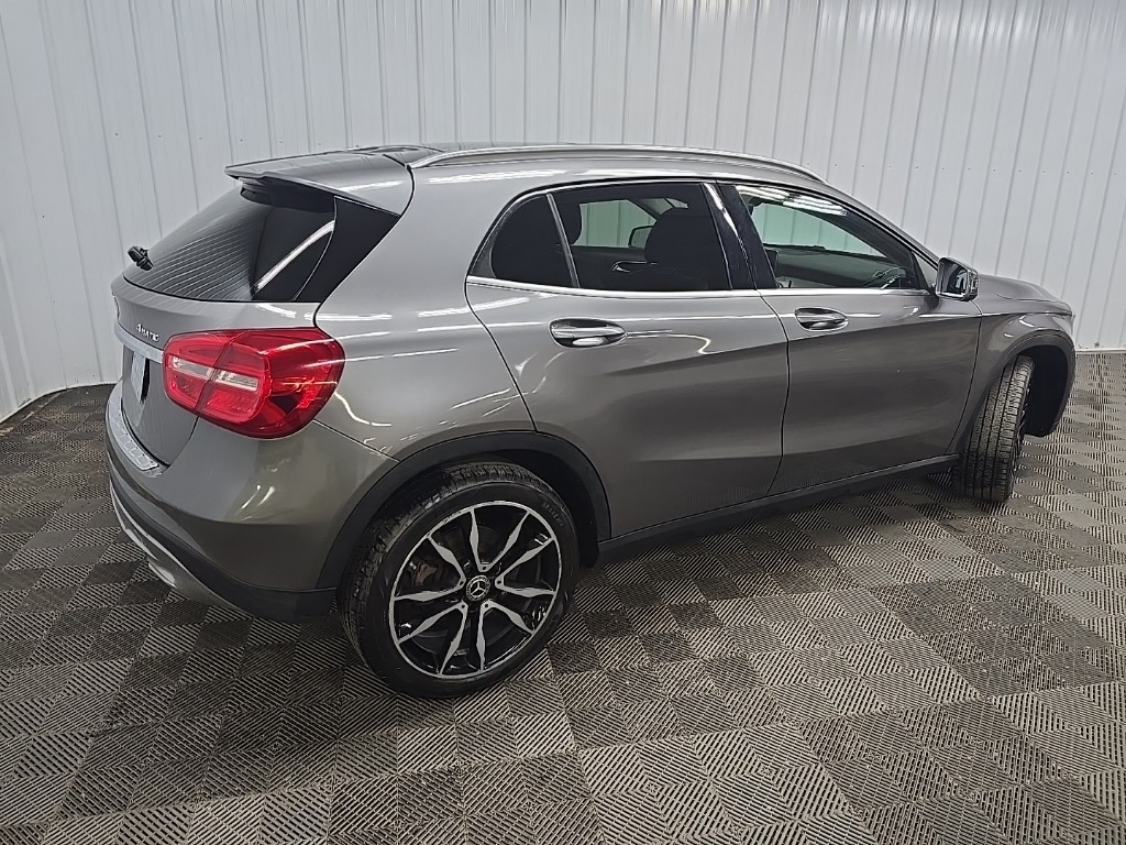 2015 Mercedes Benz GLA 250 4MATIC photo 3