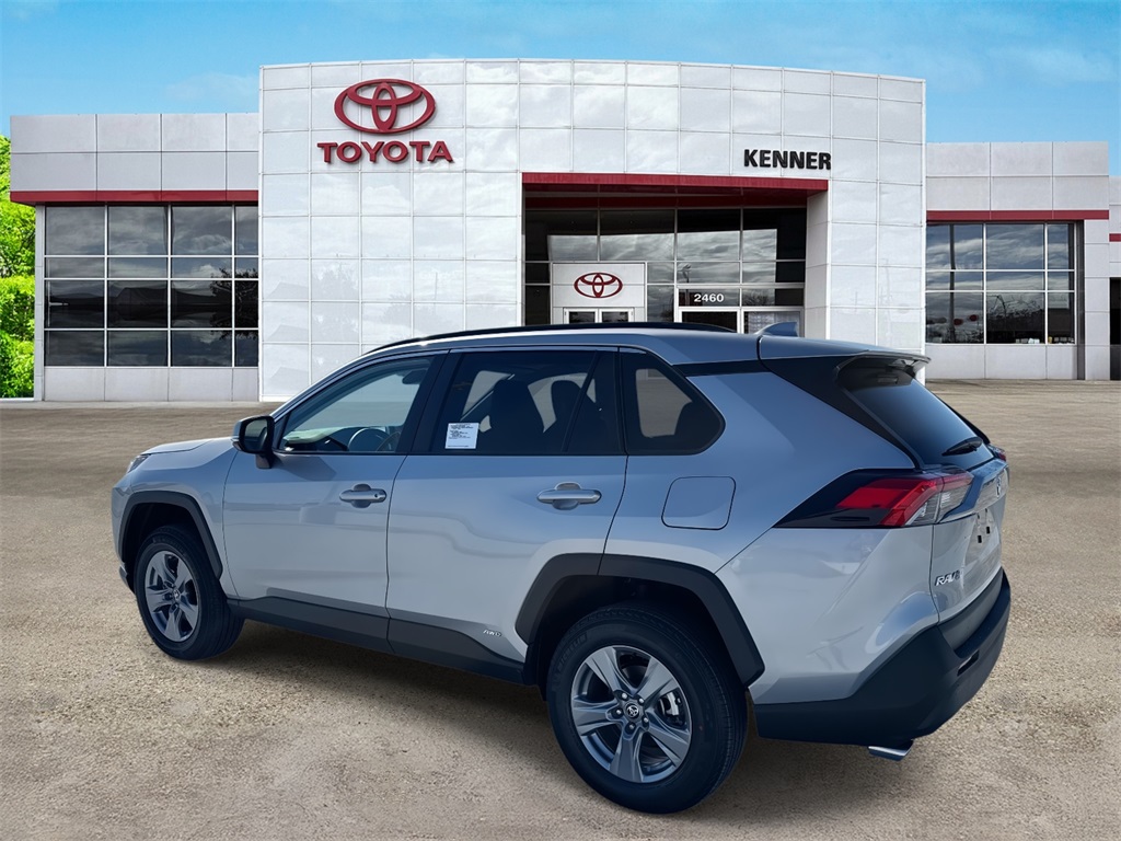 2025 Toyota RAV4 Hybrid XLE photo 2