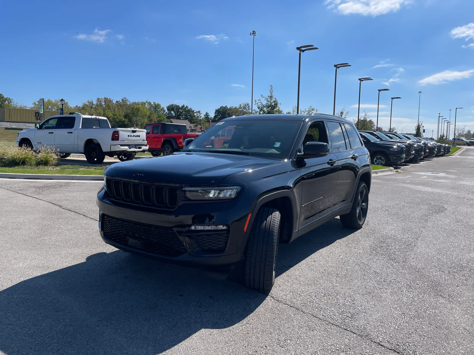 2025 Jeep Grand Cherokee Limited photo 4