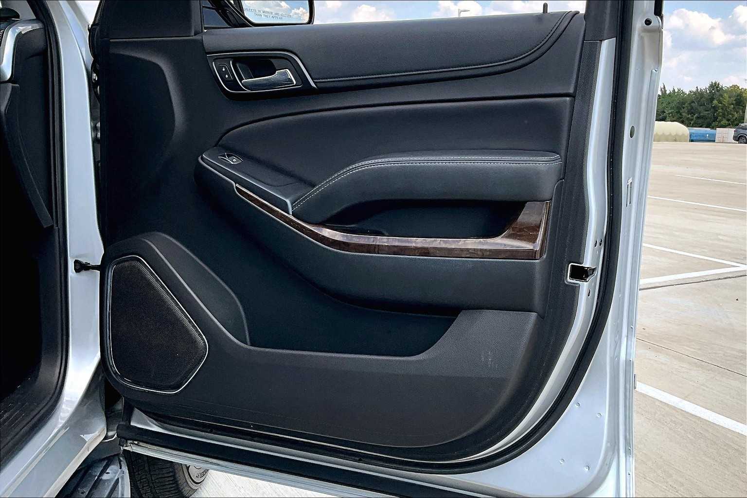 2018 Chevrolet Suburban LS photo 21