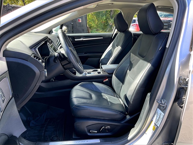 2020 Ford Fusion Titanium photo 18