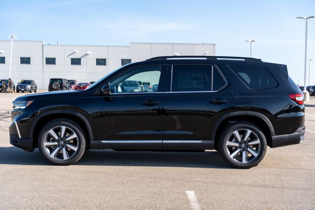 2025 Honda Pilot Touring photo 4