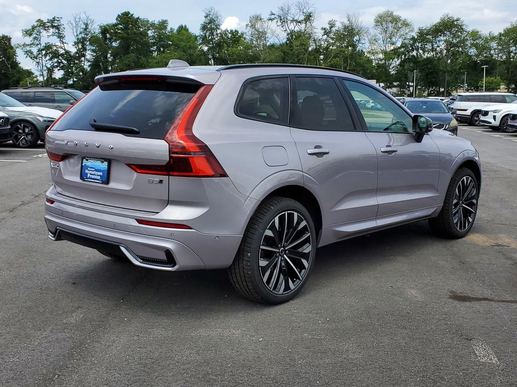 2026 Volvo XC60 B5 photo 21