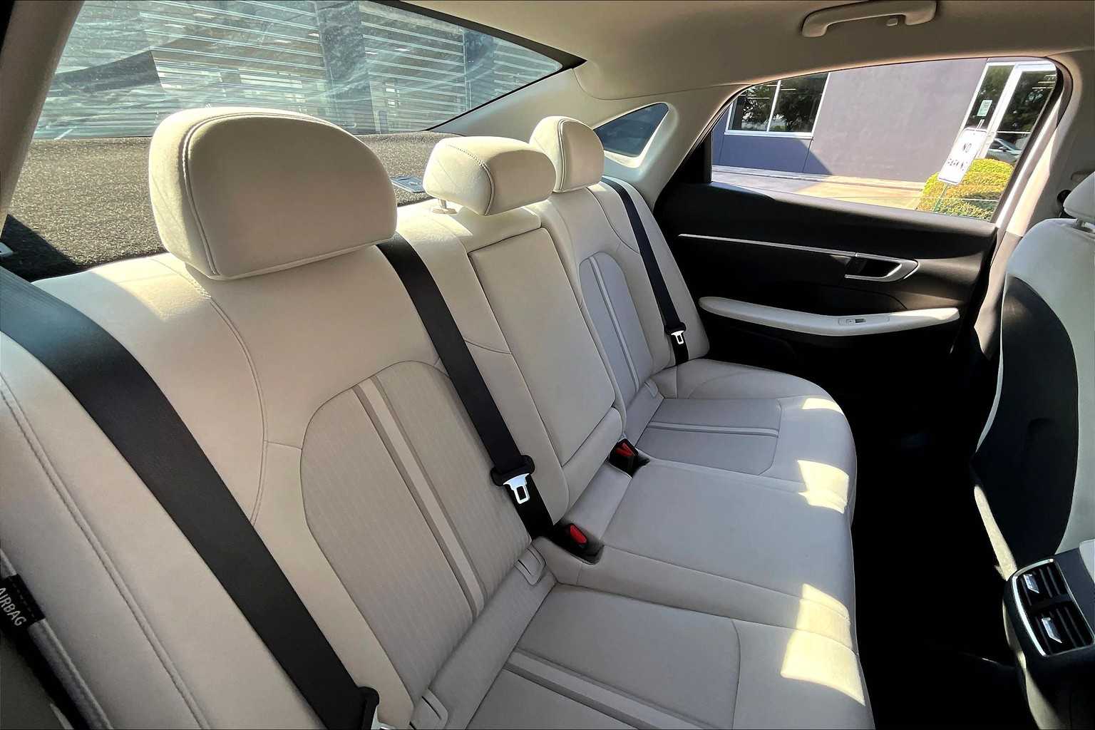 2024 Hyundai Sonata Hybrid SEL photo 18