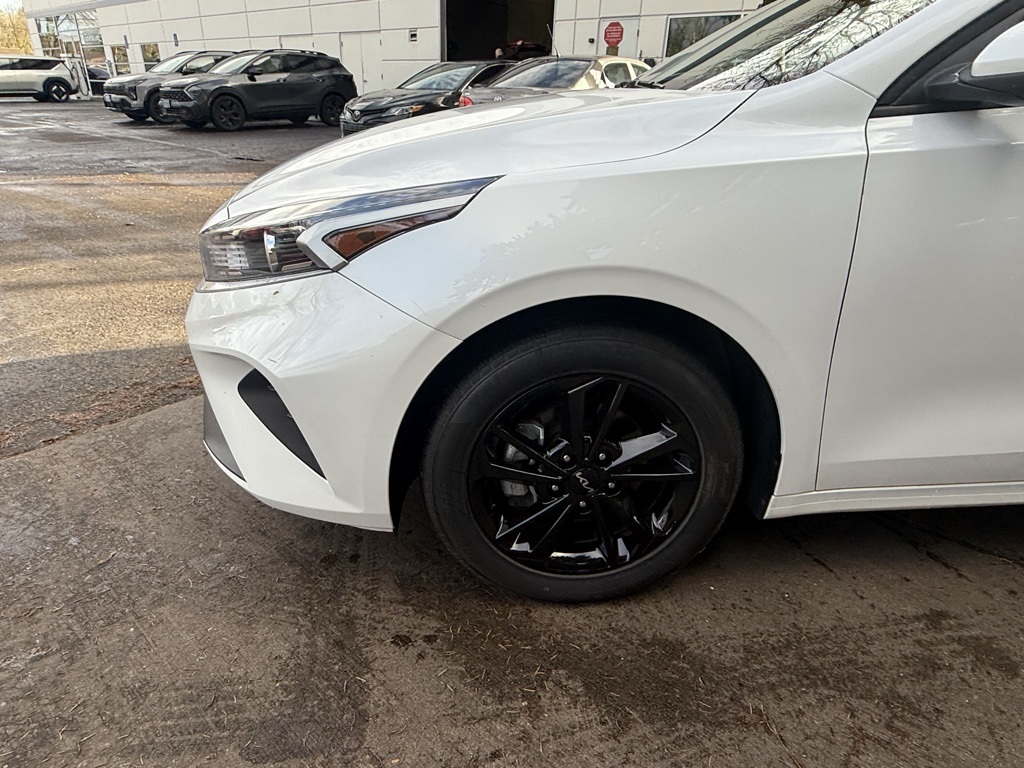 2023 Kia Forte LXS photo 3