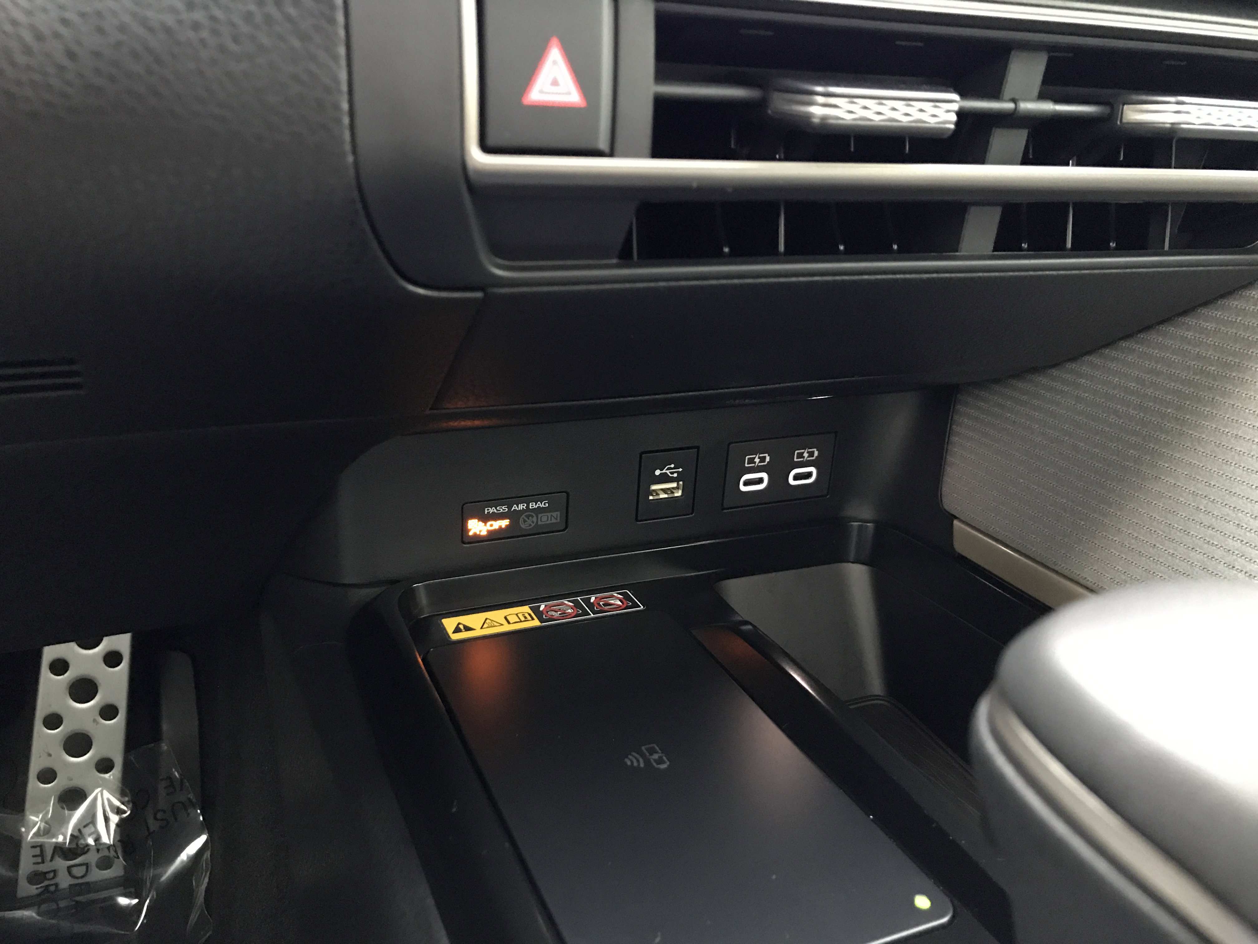 2025 Toyota Camry SE photo 7