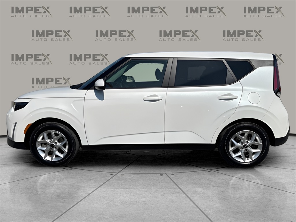 2024 Kia Soul LX S photo 2