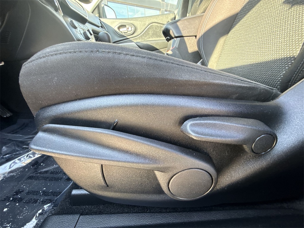 2019 JEEP CHEROKEE - Image 11