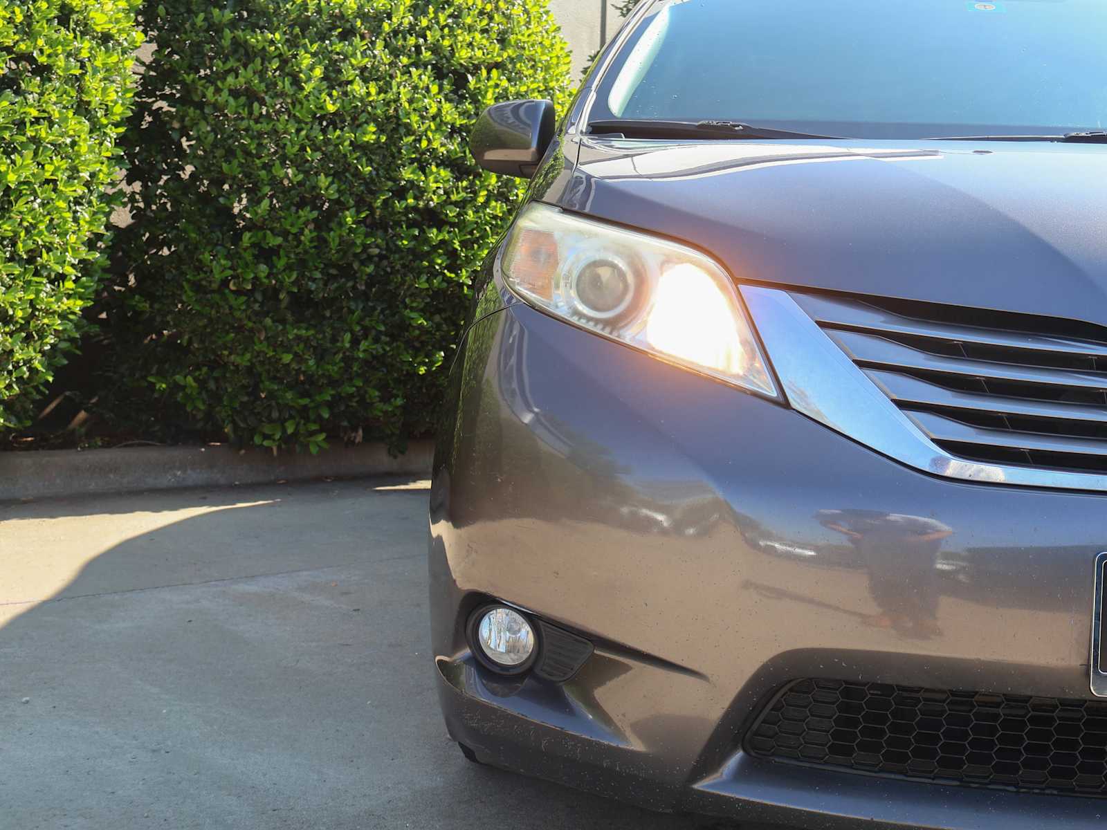 2017 Toyota Sienna XLE photo 3