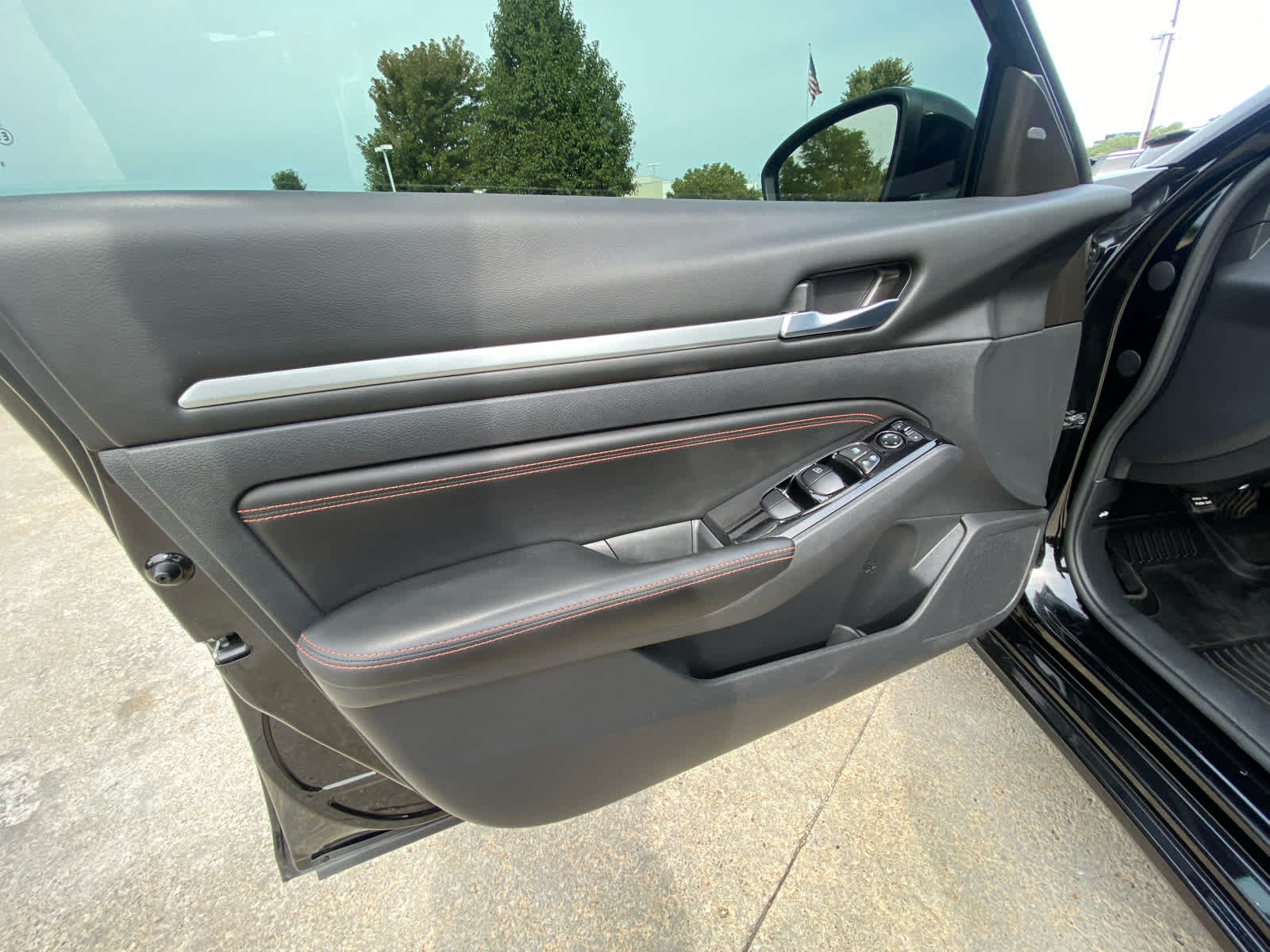 2023 Nissan Altima 2.5 SR photo 8