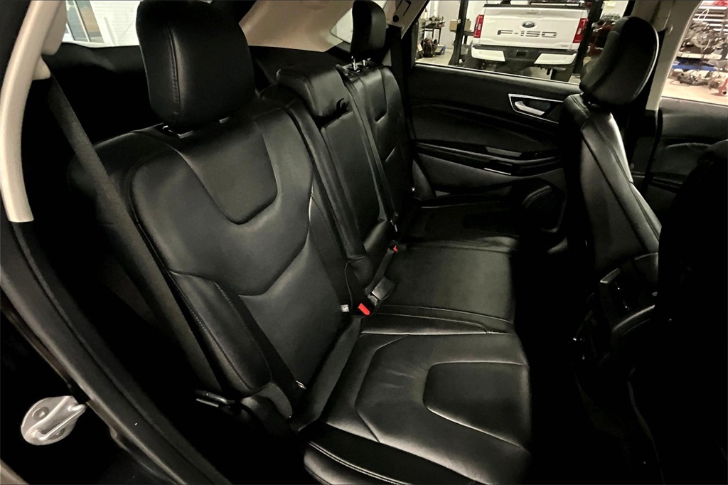 2022 Ford Edge Titanium photo 16