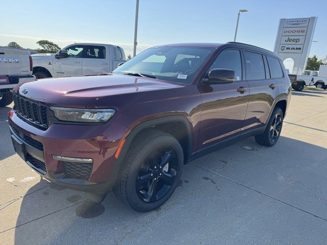 2025 Jeep Grand Cherokee Limited photo 3